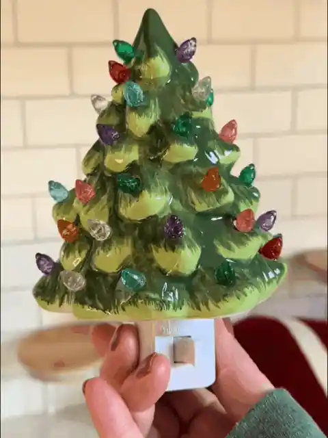 Christmas Tree Glow Lamp in use